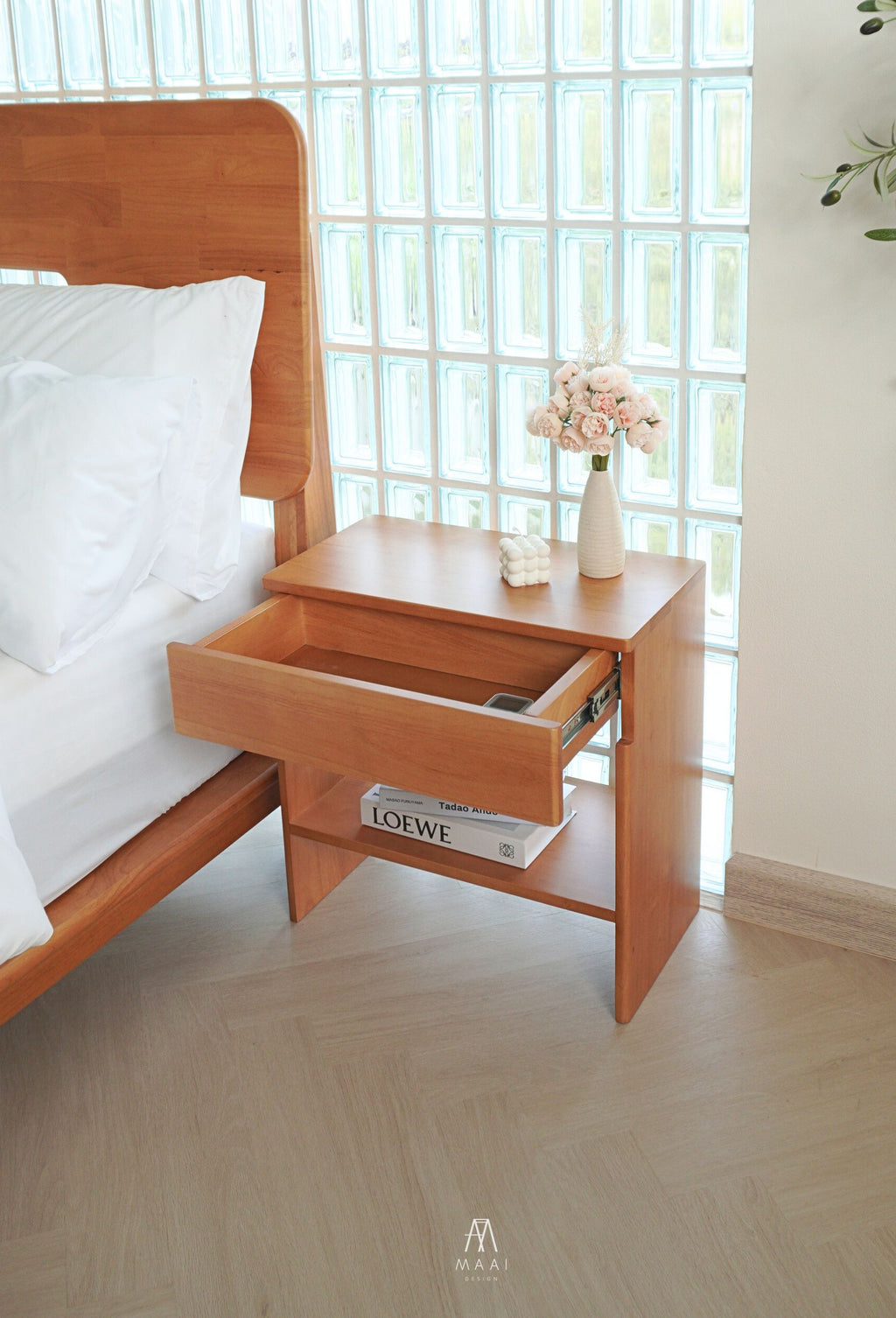 Reina Side Table