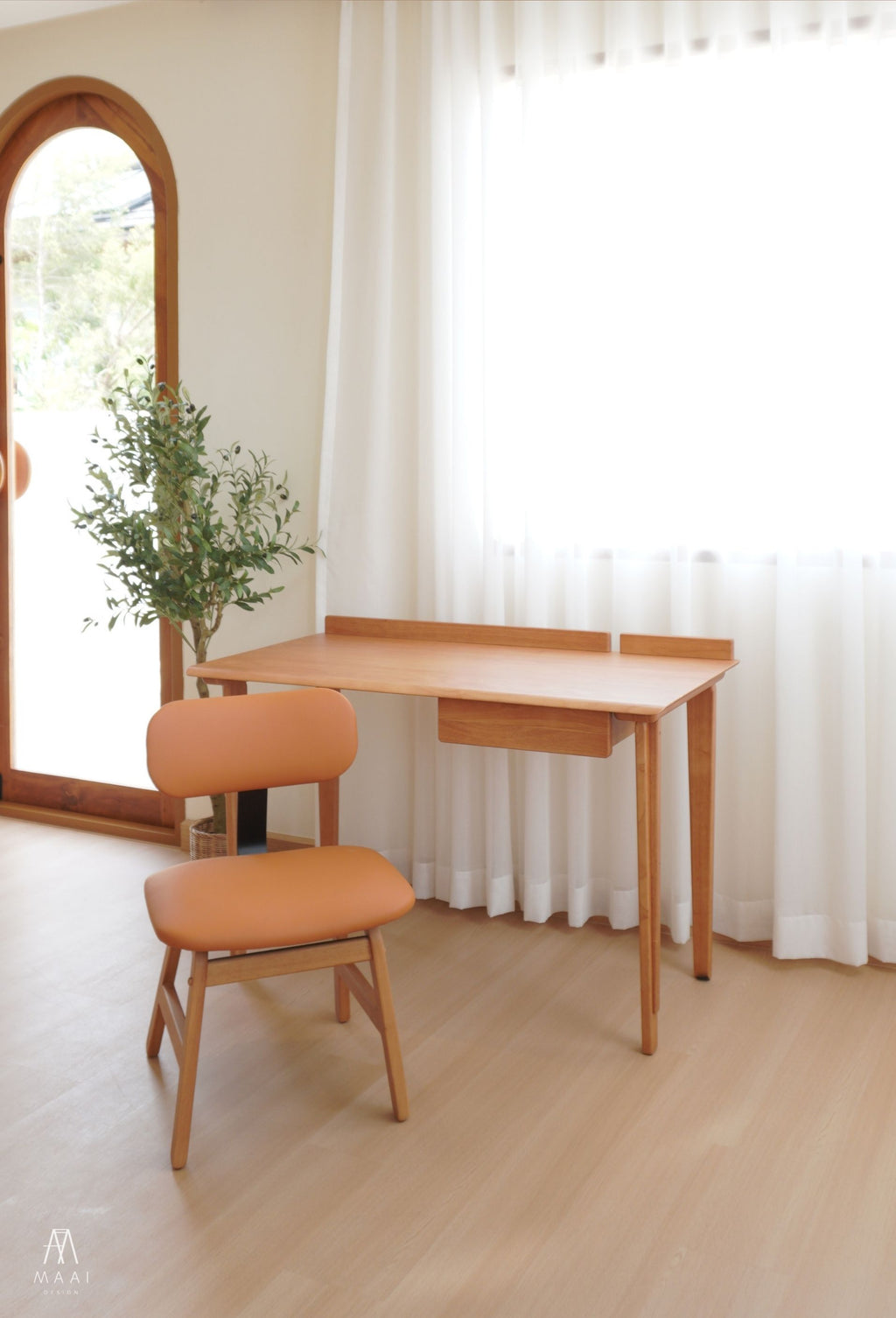Mikusu Chair (SMT PU)
