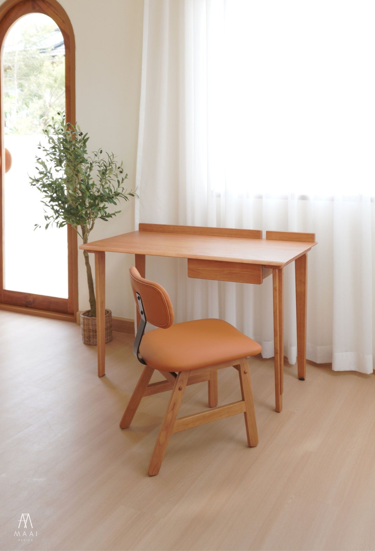 Mikusu Chair (SMT PU)