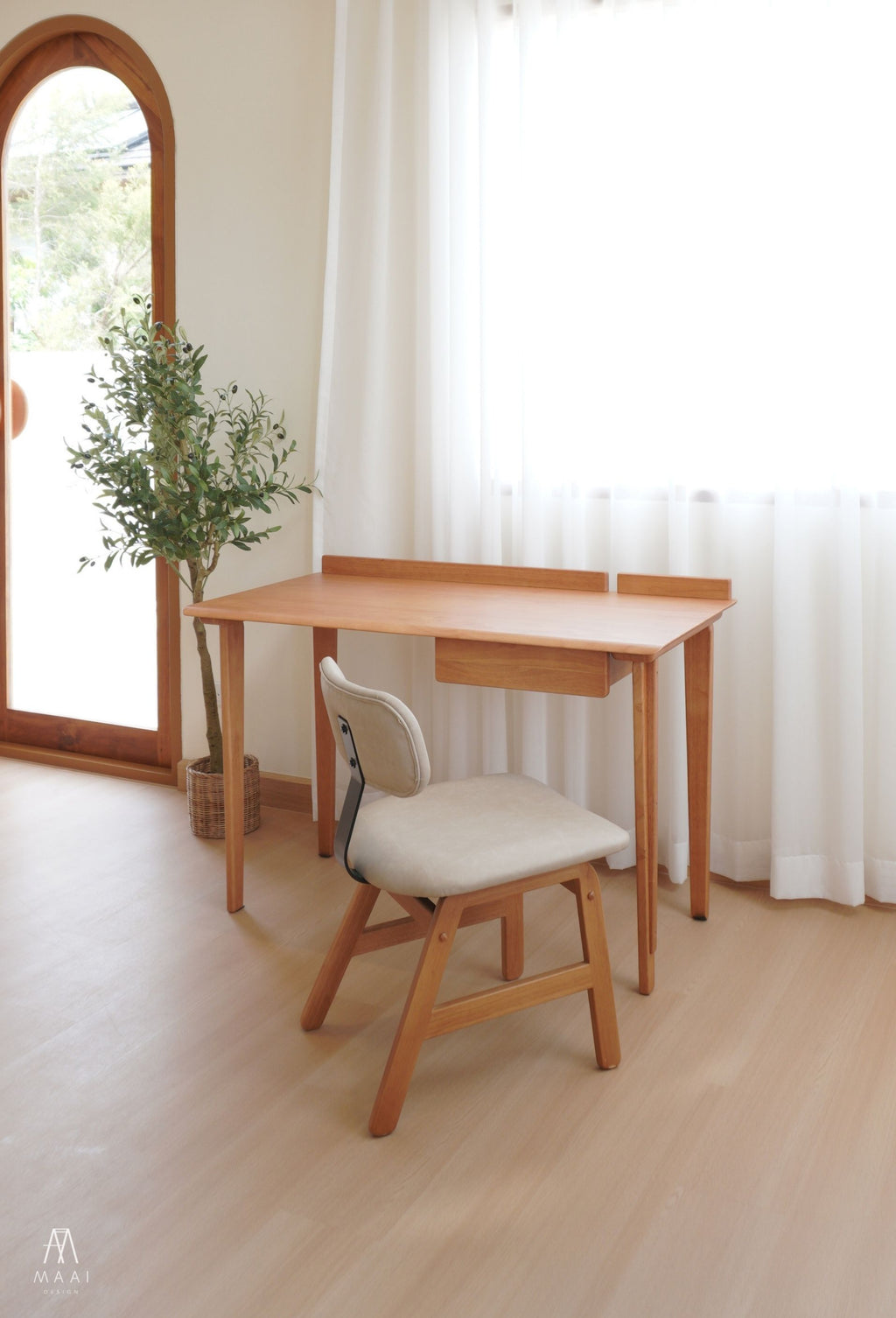 Mikusu Chair (SMT PU)