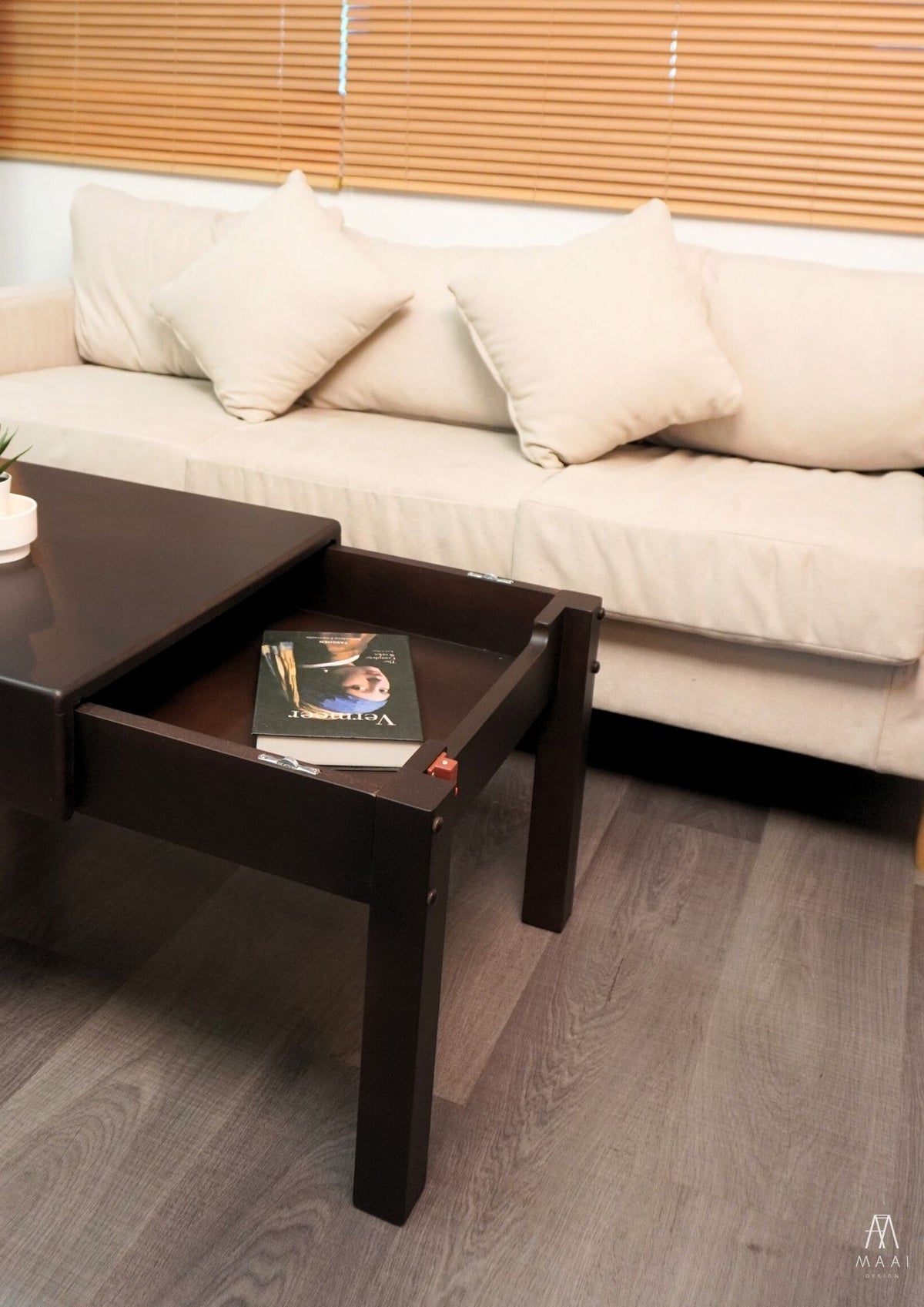 Shuno Coffee Table