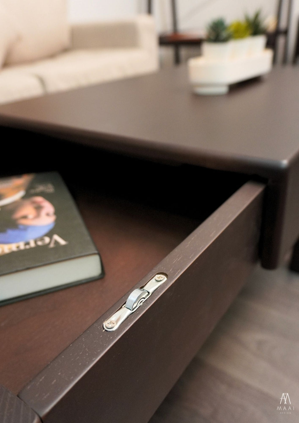 Shuno Coffee Table