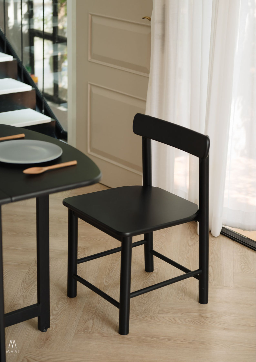 Isu Chair