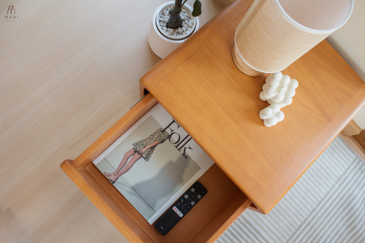 Uneru Side Table