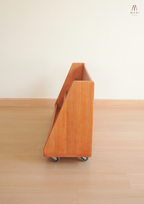 Noa Reading Shelf
