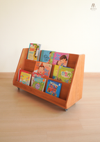 Noa Reading Shelf