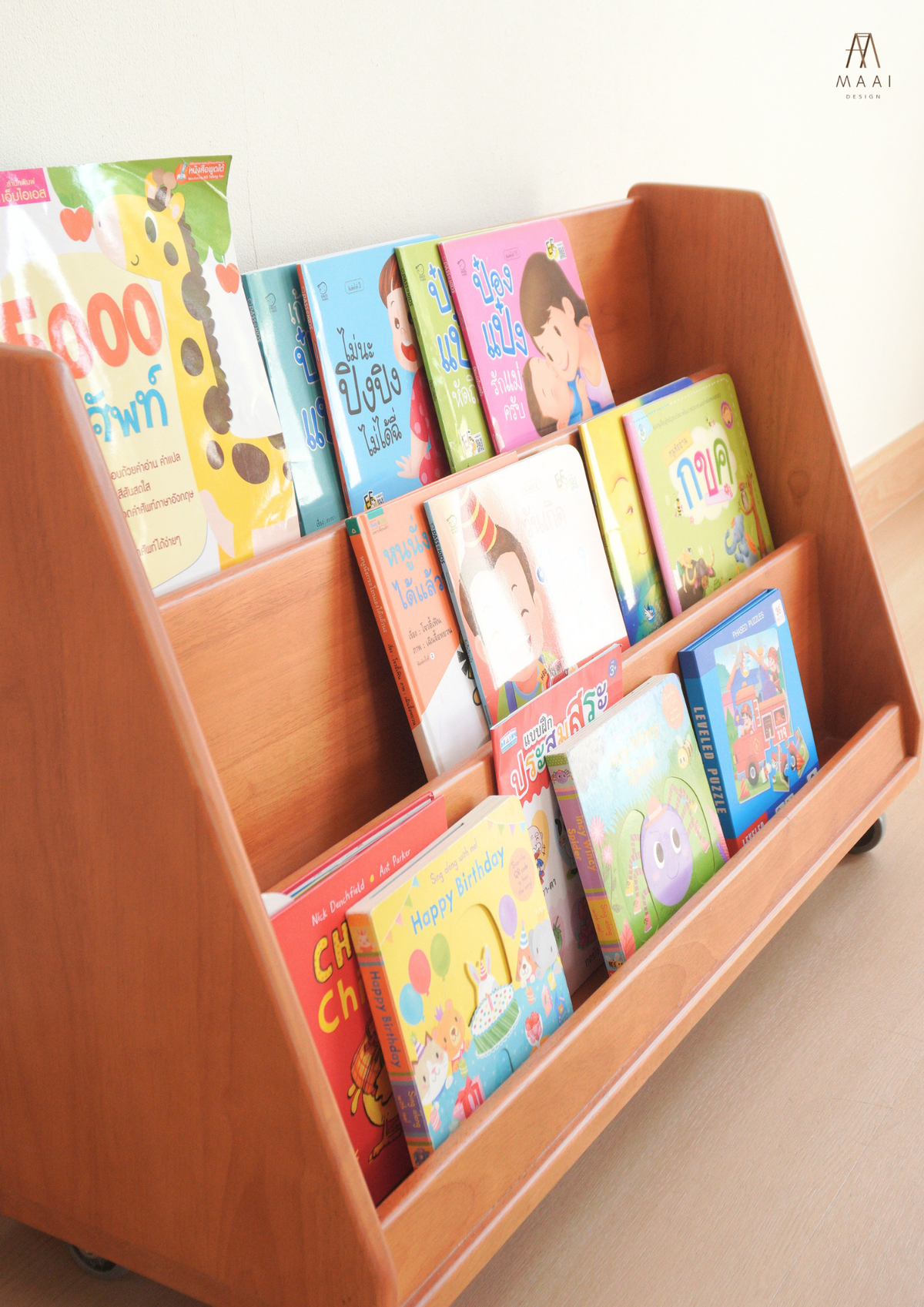 Noa Reading Shelf