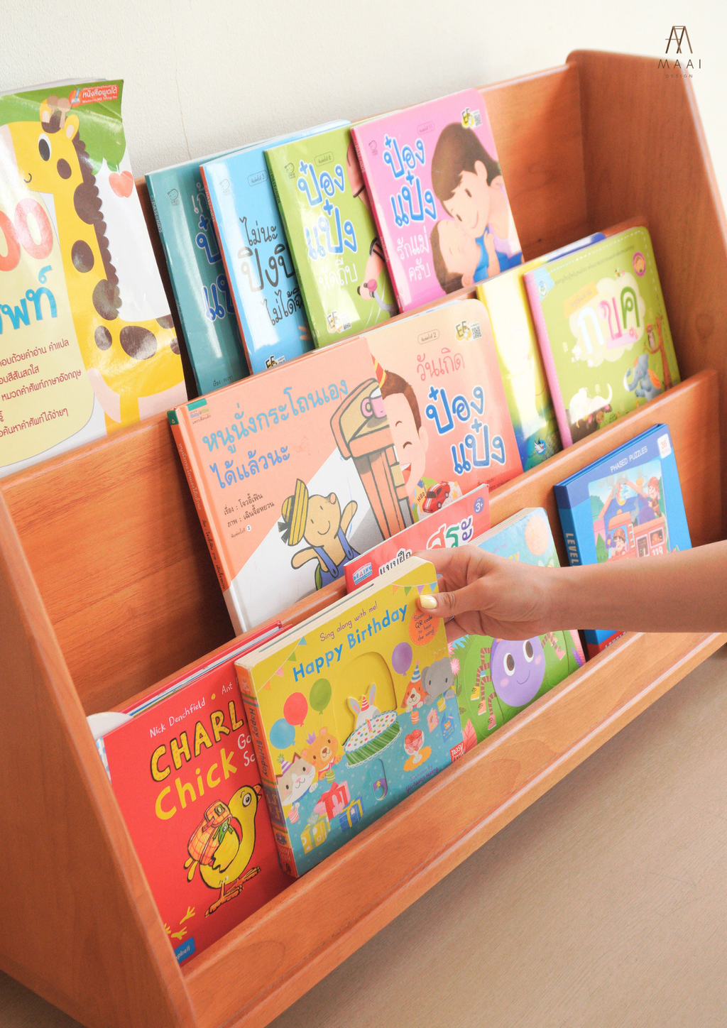 Noa Reading Shelf