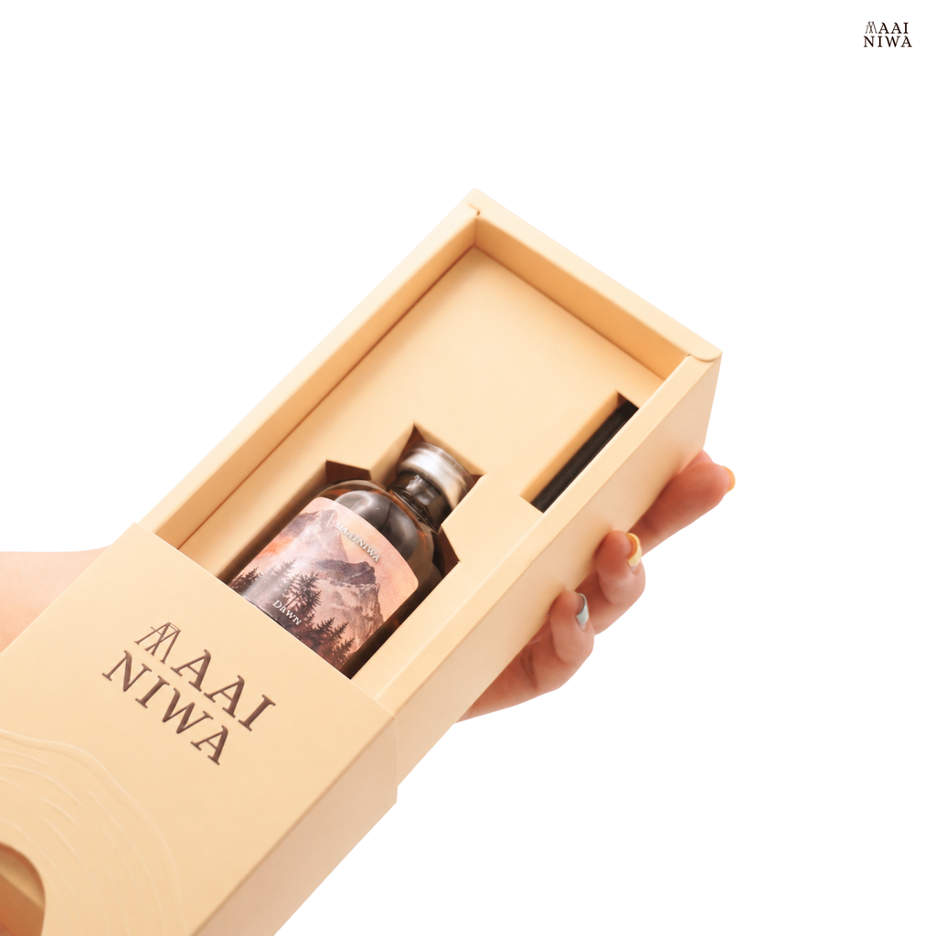 Reed Diffuser กลิ่น DAWN บรรจุกล่องของขวัญ MAAI NIWA