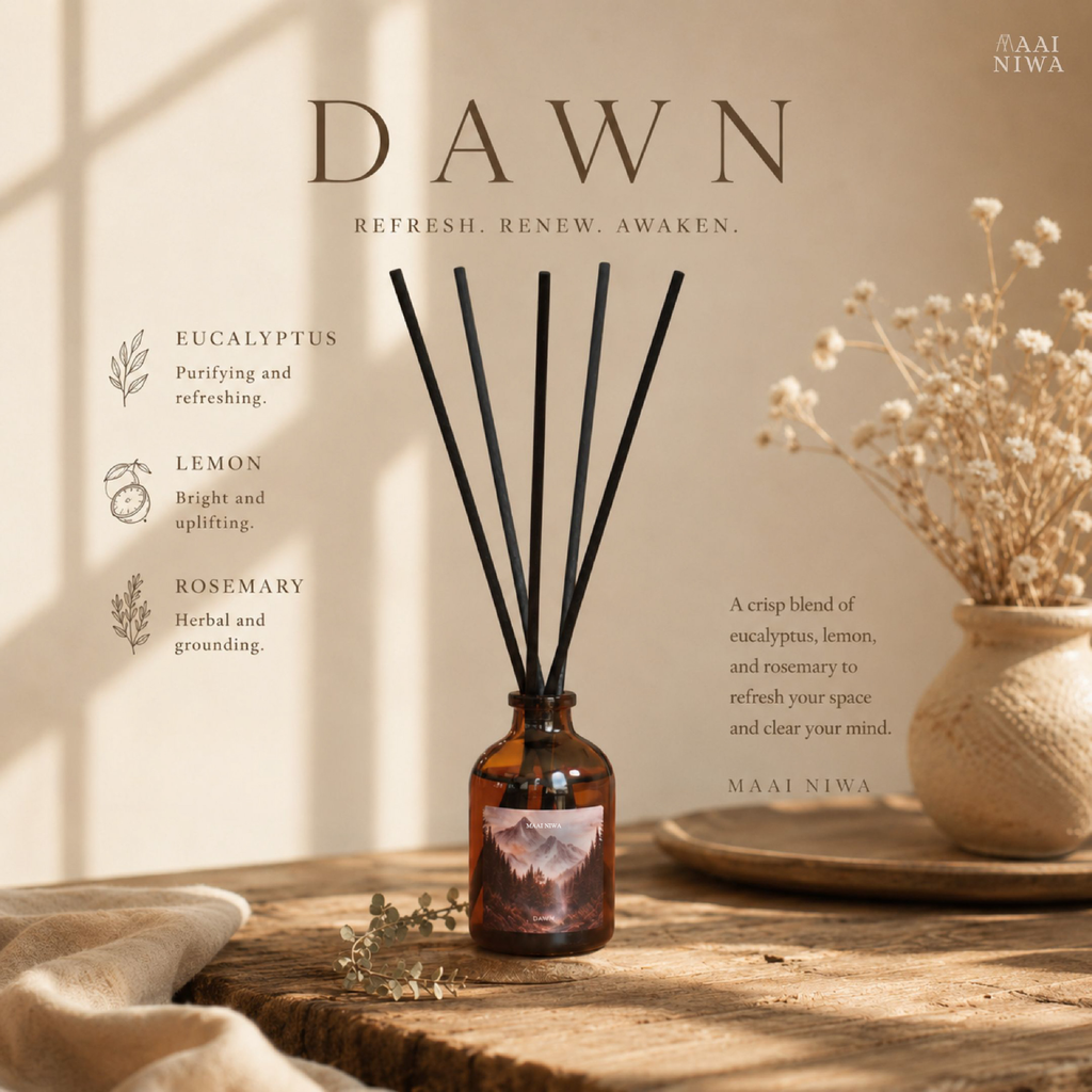 Reed Diffuser กลิ่น DAWN บนโต๊ะไม้