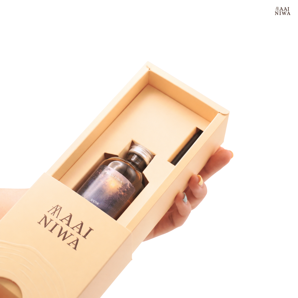 Reed Diffuser กลิ่น DUSK บรรจุกล่องของขวัญ MAAI NIWA